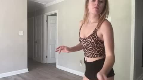 Snapshot of roselynbxxx chatting on 21, 7, 2026 roslyn online show from 21, 7, 2026