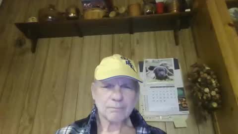 Snapshot of roses2u1958 chatting on 1, 4, 2026 roses2u1958 online show from 1, 4, 2026