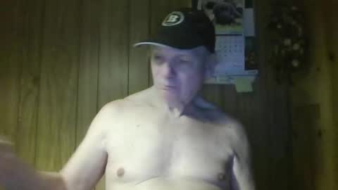 Snapshot of roses2u1958 chatting on 6, 4, 2026 roses2u1958 online show from 6, 4, 2026
