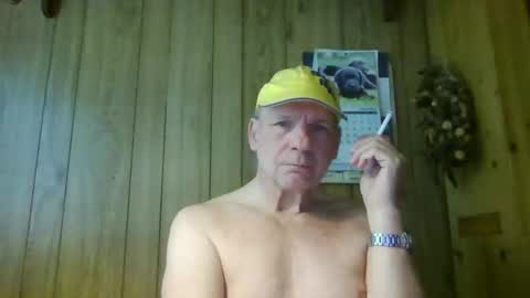 Snapshot of roses2u1958 chatting on 25, 4, 2026 roses2u1958 online show from 25, 4, 2026