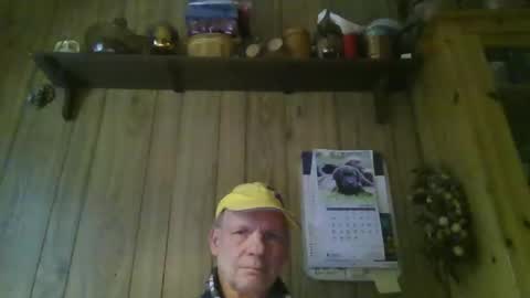 Snapshot of roses2u1958 chatting on 25, 4, 2026 roses2u1958 online show from 25, 4, 2026