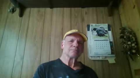 Snapshot of roses2u1958 chatting on 28, 4, 2026 roses2u1958 online show from 28, 4, 2026