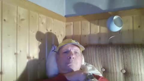 Snapshot of roses2u1958 chatting on 2, 5, 2026 roses2u1958 online show from 2, 5, 2026