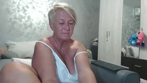 Snapshot of roses_and_lillies chatting on 14, 9, 2025 Lovepinklilly online show from 14, 9, 2025