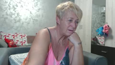 Snapshot of roses_and_lillies chatting on 25, 9, 2025 Lovepinklilly online show from 25, 9, 2025