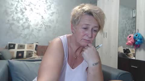 Snapshot of roses_and_lillies chatting on 17, 10, 2025 Lovepinklilly online show from 17, 10, 2025