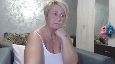 Snapshot of roses_and_lillies chatting on 27, 10, 2025 Lovepinklilly online show from 27, 10, 2025