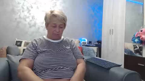 Snapshot of roses_and_lillies chatting on 12, 11, 2025 Lovepinklilly online show from 12, 11, 2025