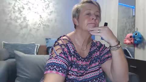 Snapshot of roses_and_lillies chatting on 28, 11, 2025 Lovepinklilly online show from 28, 11, 2025