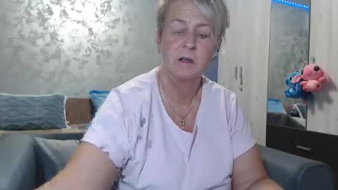 Lovepinklilly online show from 8, 2, 2026