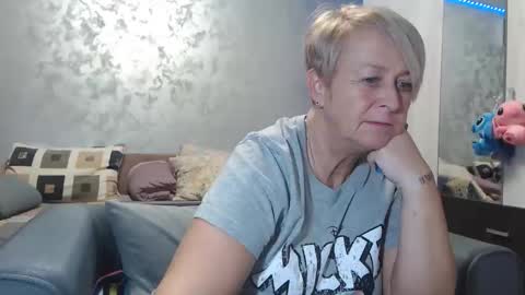 Lovepinklilly online show from 19, 2, 2026