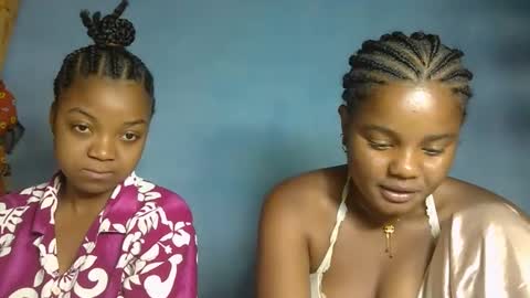 Snapshot of rosia22 chatting on 3, 11, 2025 rosia22 online show from 3, 11, 2025