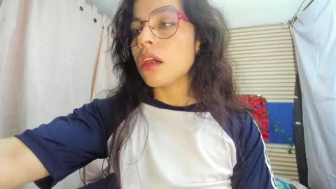 Snapshot of rosse_25 chatting on 29, 5, 2026 Would you like to help me with supplementation and sports suits so I can compete in powerlifting online show from 29, 5, 2026