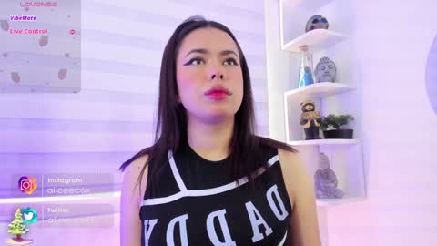 Snapshot of rosse_amyy chatting on 4, 1, 2025 online show from 4, 1, 2025