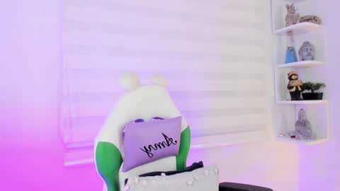 Snapshot of rosse_amyy chatting on 14, 1, 2025 online show from 14, 1, 2025