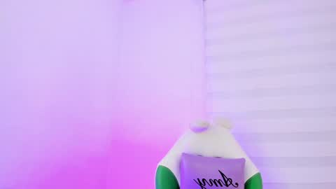 Snapshot of rosse_amyy chatting on 3, 2, 2025 online show from 3, 2, 2025