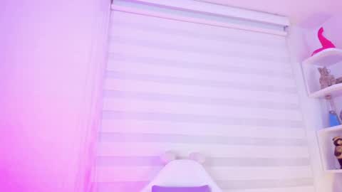 Snapshot of rosse_amyy chatting on 5, 2, 2025 online show from 5, 2, 2025