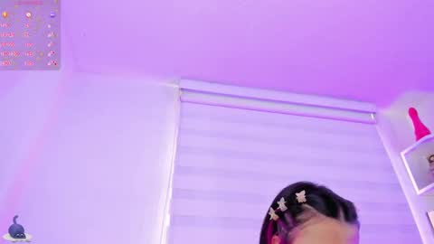 Snapshot of rosse_amyy chatting on 8, 9, 2025 online show from 8, 9, 2025