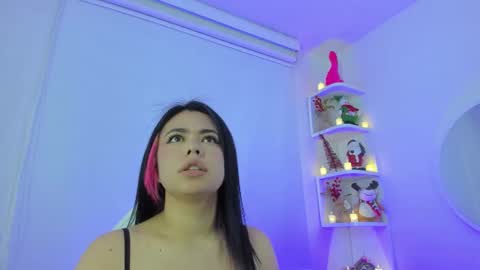 Snapshot of rosse_amyy chatting on 18, 11, 2025 online show from 18, 11, 2025