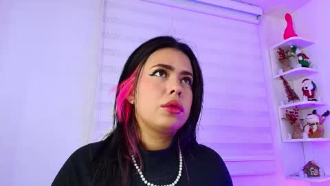 Snapshot of rosse_amyy chatting on 28, 11, 2025 online show from 28, 11, 2025