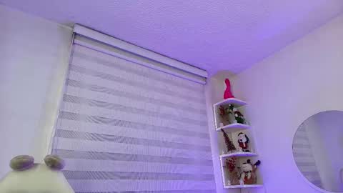 Snapshot of rosse_amyy chatting on 3, 12, 2025 online show from 3, 12, 2025