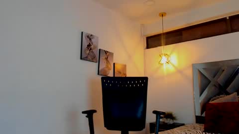 Snapshot of rossi_ss1 chatting on 4, 10, 2025 Ross online show from 4, 10, 2025