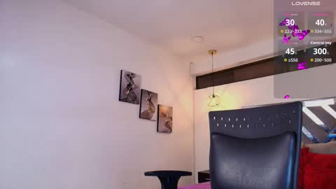 Snapshot of rossi_ss1 chatting on 14, 11, 2025 Ross online show from 14, 11, 2025