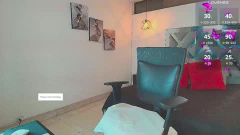 Snapshot of rossi_ss1 chatting on 27, 11, 2025 Ross online show from 27, 11, 2025