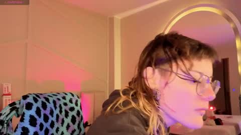 Snapshot of rossiie_hunt_ chatting on 2, 6, 2026 rossiie_hunt_ online show from 2, 6, 2026