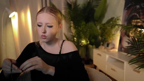 Snapshot of rosy_petal chatting on 8, 9, 2025 rosy_petal online show from 8, 9, 2025