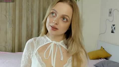 Snapshot of rosy_sigh chatting on 23, 4, 2026 Im Luna online show from 23, 4, 2026