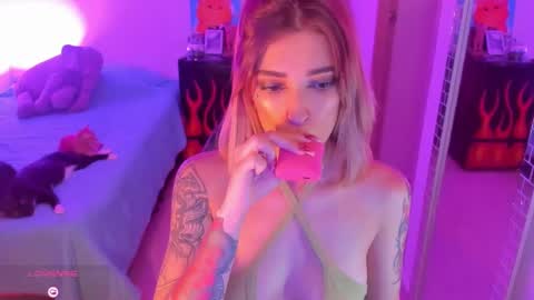 Snapshot of rot_wallace chatting on 24, 3, 2026 rot_wallace online show from 24, 3, 2026