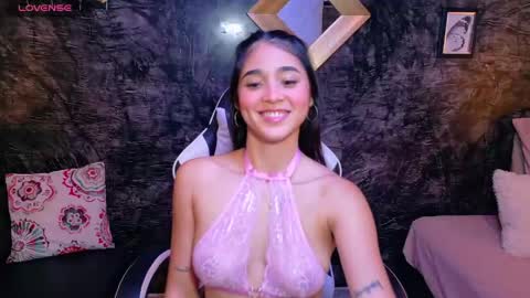 Snapshot of rouse_cutie chatting on 24, 4, 2026 Rosuee online show from 24, 4, 2026