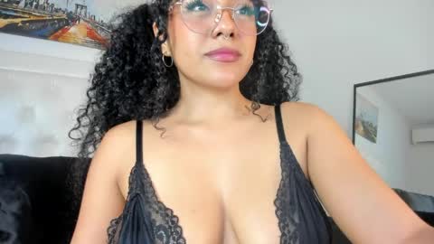 Snapshot of rouse_sexy_hotxx77 chatting on 15, 5, 2026 rouse_sexy_hotxx77 online show from 15, 5, 2026