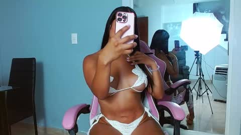 Snapshot of rousebonnett chatting on 1, 2, 2025 ROUSE  online show from 1, 2, 2025