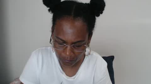 Snapshot of roushlove chatting on 27, 1, 2025 luxa online show from 27, 1, 2025