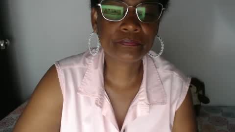 Snapshot of roushlove chatting on 4, 2, 2025 luxa online show from 4, 2, 2025