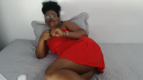 Snapshot of roushlove chatting on 18, 2, 2025 luxa online show from 18, 2, 2025