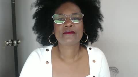 Snapshot of roushlove chatting on 24, 2, 2025 luxa online show from 24, 2, 2025