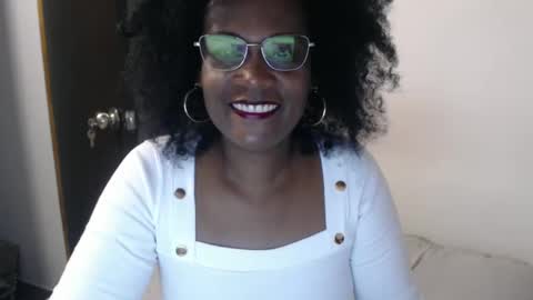 Snapshot of roushlove chatting on 24, 2, 2025 luxa online show from 24, 2, 2025