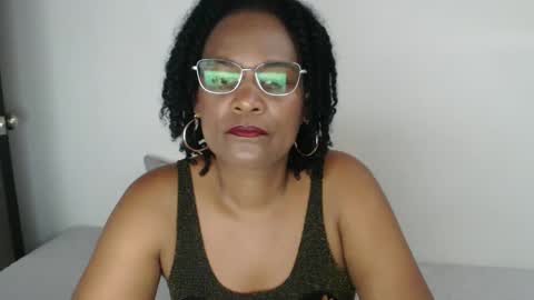 Snapshot of roushlove chatting on 28, 2, 2025 luxa online show from 28, 2, 2025