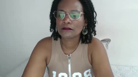 Snapshot of roushlove chatting on 2, 3, 2025 luxa online show from 2, 3, 2025