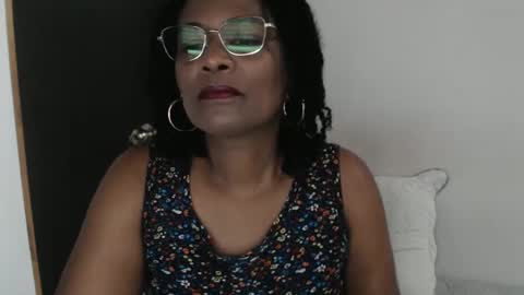 Snapshot of roushlove chatting on 5, 3, 2025 luxa online show from 5, 3, 2025