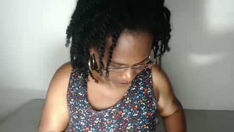 Snapshot of roushlove chatting on 6, 3, 2025 luxa online show from 6, 3, 2025