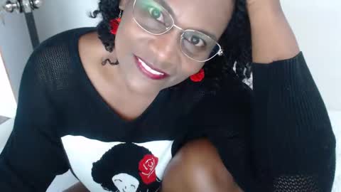 Snapshot of roushlove chatting on 12, 3, 2025 luxa online show from 12, 3, 2025