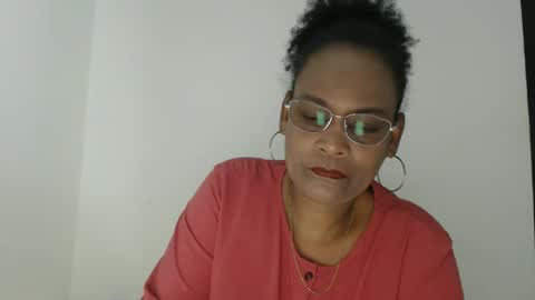 Snapshot of roushlove chatting on 8, 9, 2025 luxa online show from 8, 9, 2025