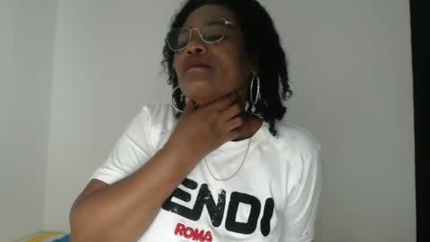 Snapshot of roushlove chatting on 11, 9, 2025 luxa online show from 11, 9, 2025