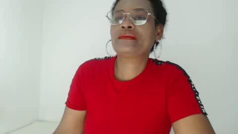 Snapshot of roushlove chatting on 22, 9, 2025 luxa online show from 22, 9, 2025