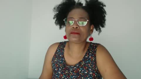 Snapshot of roushlove chatting on 28, 9, 2025 luxa online show from 28, 9, 2025