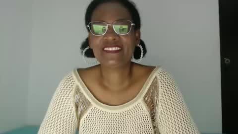 Snapshot of roushlove chatting on 3, 10, 2025 luxa online show from 3, 10, 2025